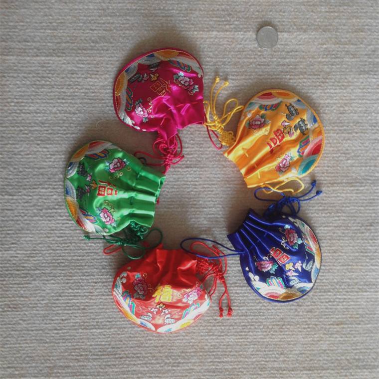 中國荷包蝴蝶結刺繡加工